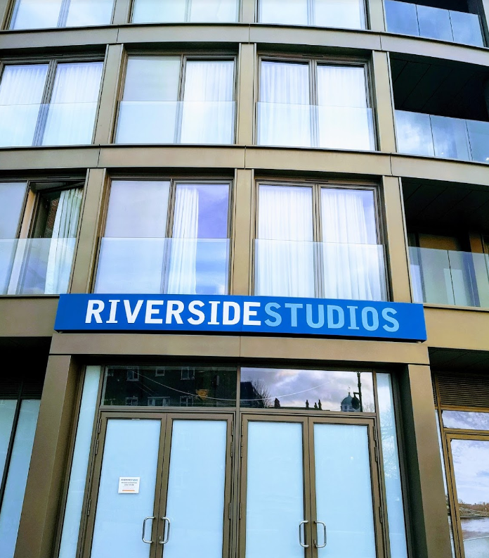 Die Wiedereröffnung der Riverside Studios des Flaggschiffs des Hammersmith Arts Centre für 2020